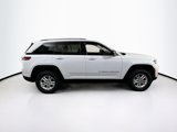 Used 2023 Jeep Grand Cherokee Laredo image 4