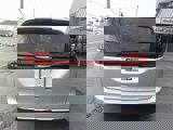 Used 2023 Chrysler Pacifica Limited image 4