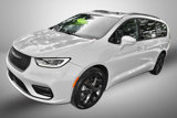 Used 2021 Chrysler Pacifica Limited w/ Uconnect Theater Family Group image 2