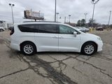 Used 2022 Chrysler Pacifica Touring-L image 4