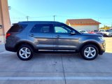 Used 2017 Ford Explorer XLT w/ Equipment Group 202A image 3