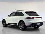 Certified 2024 Porsche Macan image 3