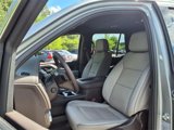 Used 2023 GMC Yukon SLT w/ SLT Luxury Package image 3