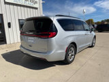 Used 2022 Chrysler Pacifica Limited image 4