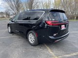 New 2025 Chrysler Pacifica Select image 3