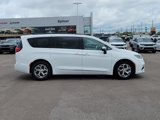 Certified 2023 Chrysler Pacifica Limited image 4