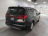 New 2025 Chrysler Pacifica Select image 3