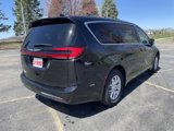 New 2025 Chrysler Pacifica Select image 6