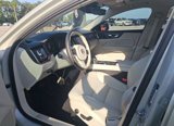 Used 2022 Volvo S60 B5 Momentum image 5