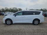New 2025 Chrysler Pacifica Select image 2