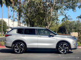 Used 2023 Mitsubishi Outlander SE image 3