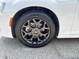 Used 2022 Chrysler 300 Touring L image 3