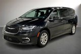 Used 2023 Chrysler Pacifica Touring-L image 3
