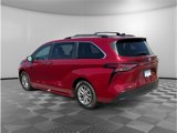Used 2022 Toyota Sienna XLE image 3