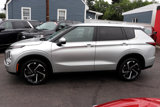 Used 2024 Mitsubishi Outlander AWD image 2