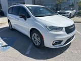 New 2025 Chrysler Pacifica Select image 2