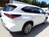 New 2025 Toyota Highlander Platinum image 3
