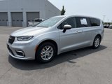 Certified 2023 Chrysler Pacifica Touring-L image 5