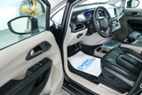 Used 2022 Chrysler Pacifica Touring-L image 3