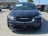 New 2025 Chrysler Pacifica Select image 2