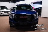 Used 2023 GMC Terrain SLE w/ Driver Convenience Package image 2