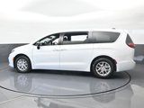 New 2025 Chrysler Pacifica Select image 3