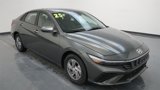 Used 2025 Hyundai Elantra SE w/ Cargo Package image 2