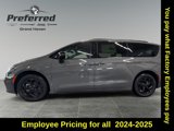 New 2025 Chrysler Pacifica Premium image 2
