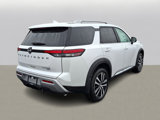 New 2025 Nissan Pathfinder Platinum image 4