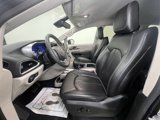 Used 2023 Chrysler Pacifica Touring-L image 4