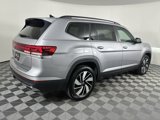 Used 2024 Volkswagen Atlas SE image 3