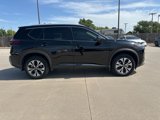Used 2021 Nissan Rogue SV image 2