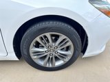 Used 2016 Toyota Camry SE image 4