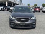 Used 2023 Chrysler Pacifica Touring-L image 3