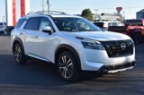 New 2025 Nissan Pathfinder Platinum w/ Black Appearance Package image 3