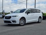 New 2025 Chrysler Pacifica Select image 2