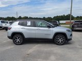 Used 2024 Jeep Compass Limited image 2
