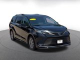 Used 2024 Toyota Sienna XLE image 3