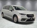 Used 2023 Chrysler Pacifica Touring-L image 2