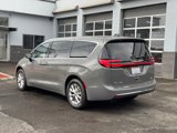 New 2025 Chrysler Pacifica Select image 3