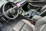 Used 2024 Porsche Macan image 4