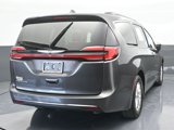 Used 2022 Chrysler Pacifica Touring-L image 5