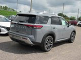 New 2025 Nissan Pathfinder Platinum image 3