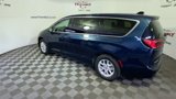 Used 2023 Chrysler Pacifica Touring-L image 6