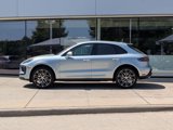Certified 2025 Porsche Macan image 2