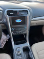 Used 2017 Ford Fusion SE w/ Fusion SE Technology Package image 3