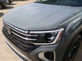 New 2025 Volkswagen Atlas Peak Edition SE image 3