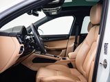 Certified 2024 Porsche Macan image 5