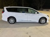 Used 2020 Chrysler Pacifica Touring-L image 2