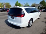 Used 2022 Chrysler Pacifica Touring-L image 5
